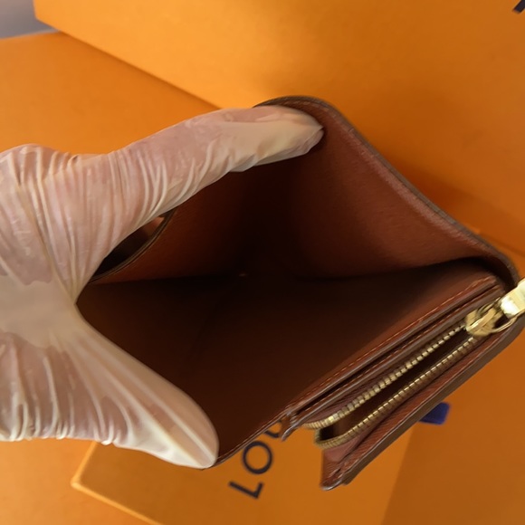 Authentic Louis Vuitton Wallet Monogram - Picture 10 of 17